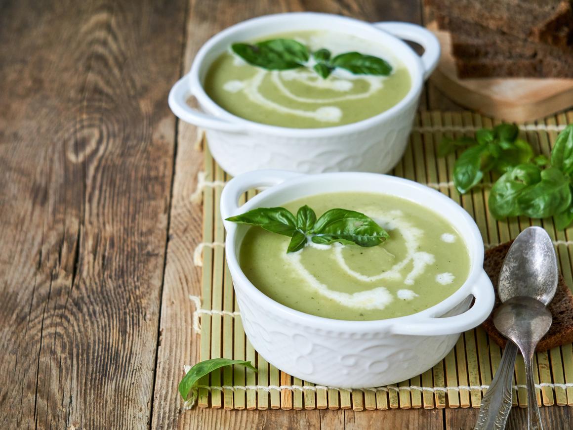 Spargel-Basilikum-Suppe