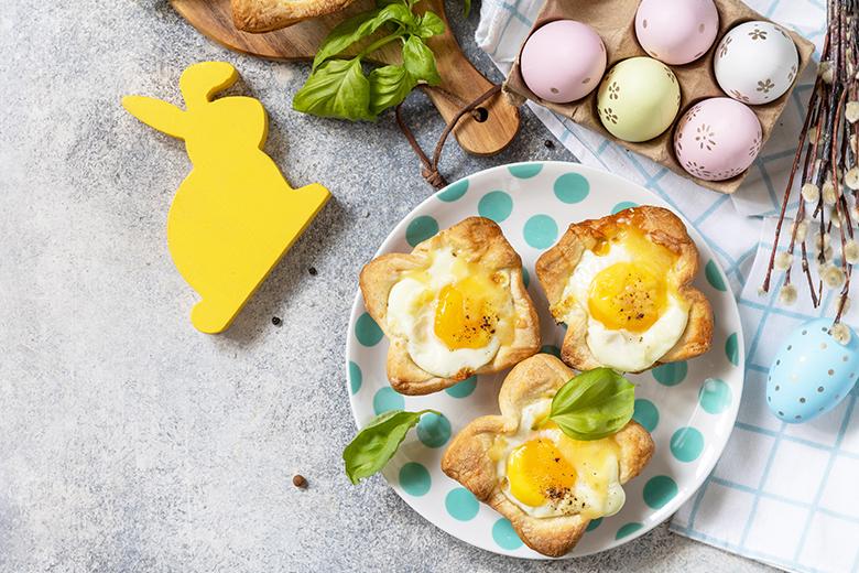 Pikante Blätterteigmuffins mit Ei