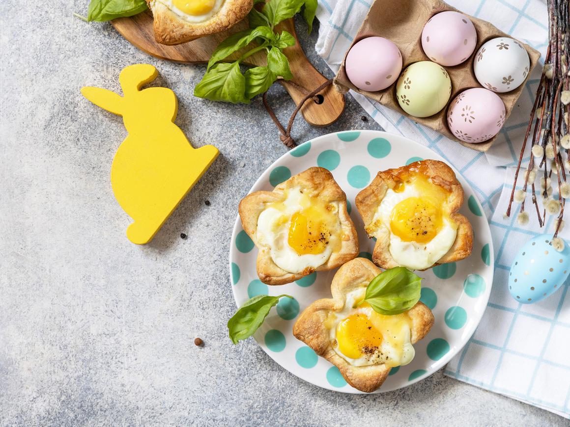Pikante Blätterteigmuffins mit Ei