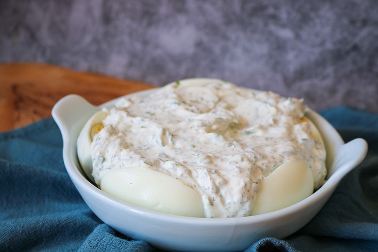 Grüne Sauce mit Schmand und saurer Sahne