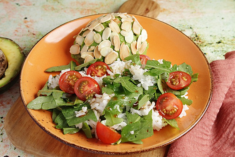 Mandelavocados mit Reissalat
