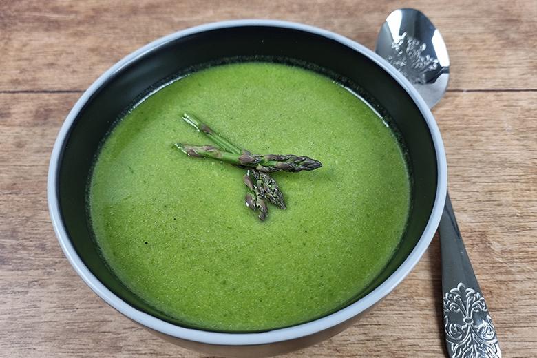 Gazpacho mit grünem Spargel