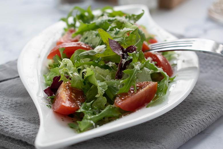 Raukensalat mit Tomaten
