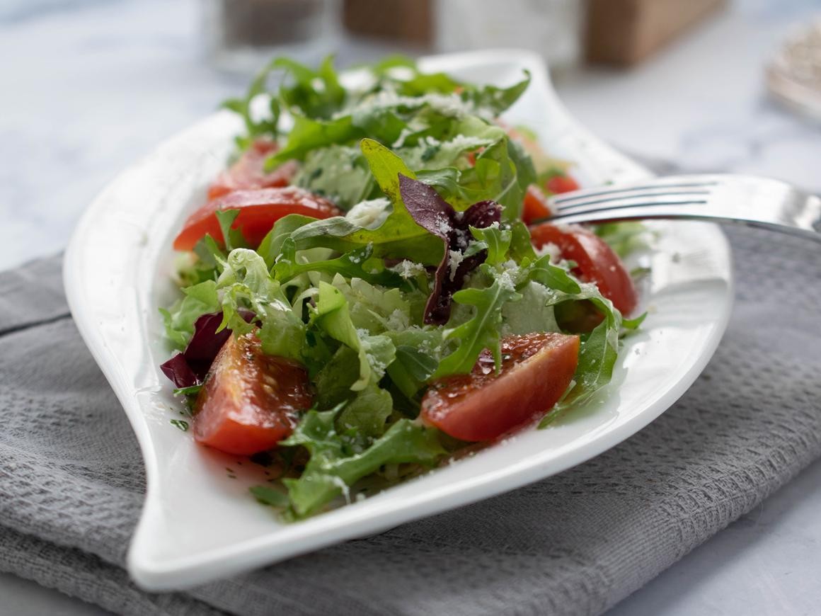 Raukensalat mit Tomaten