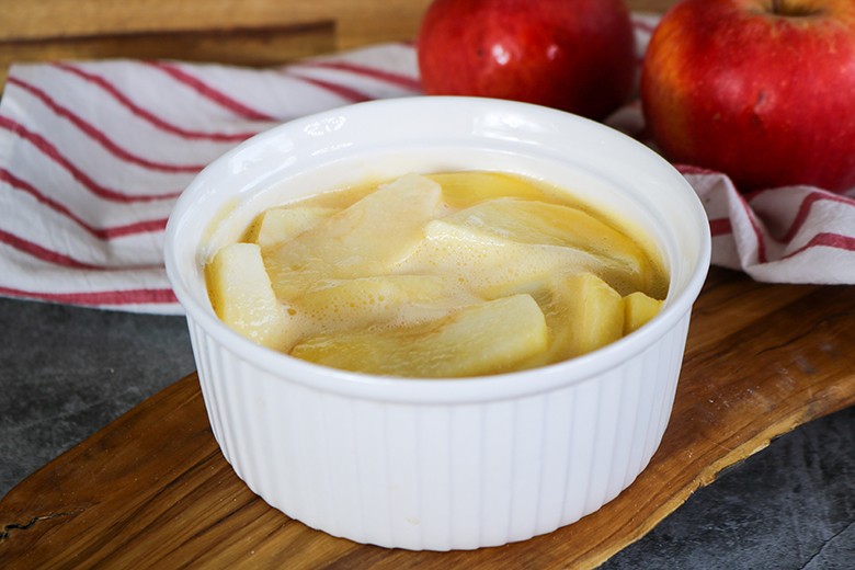 Äpfel mit Weinsauce