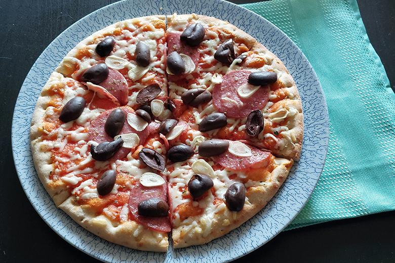 Oliven-Knoblauchpizza