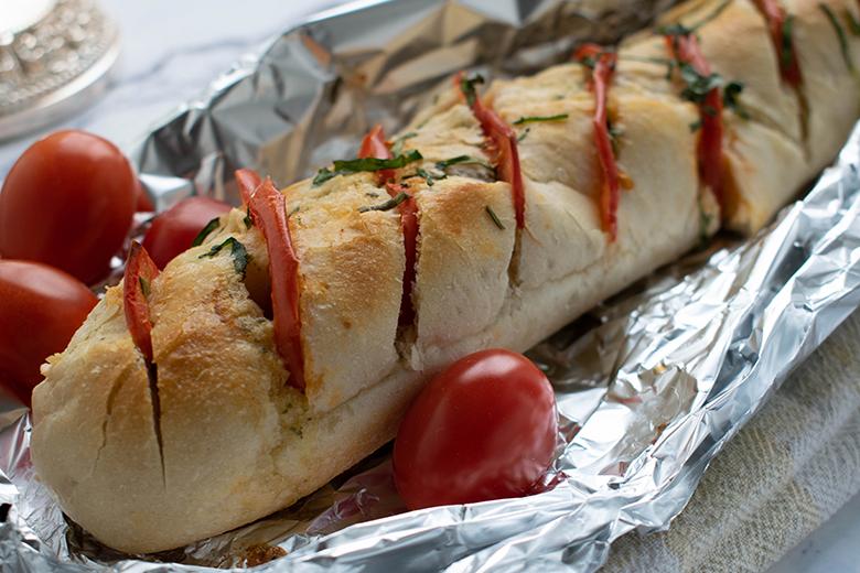 Tomaten-Basilikum-Baguette