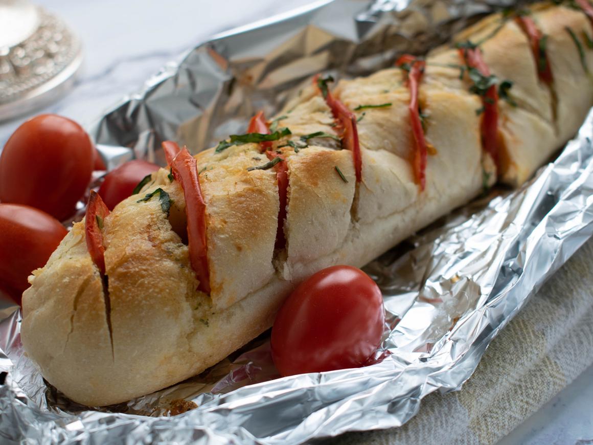 Tomaten-Basilikum-Baguette