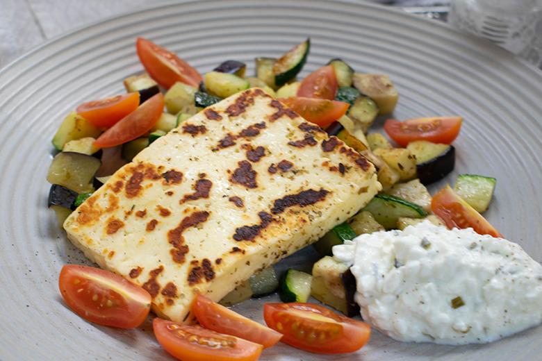 Grillkäse mit Gemüse