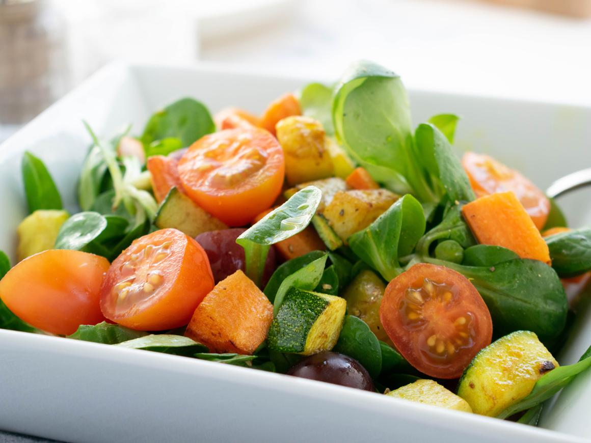 Salat mit Trauben und Kürbis