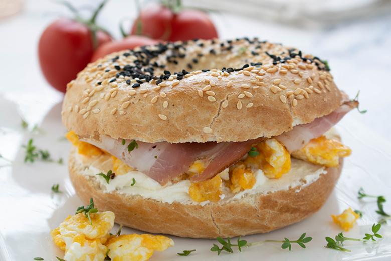 Rührei-Bagel