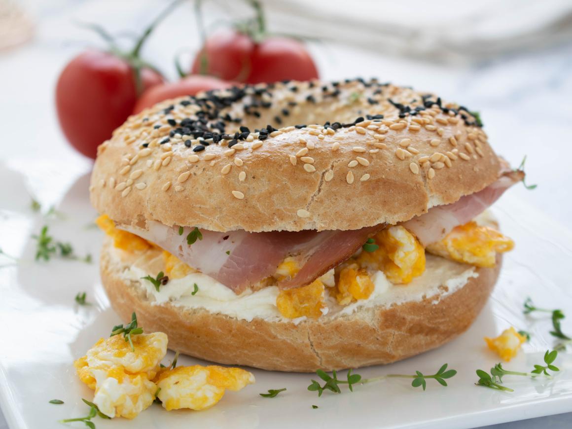 Rührei-Bagel