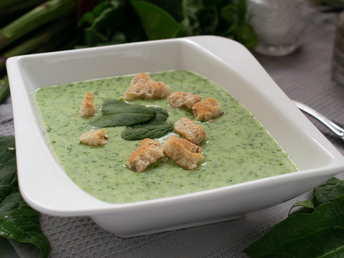Spargelsuppe mit Spinat