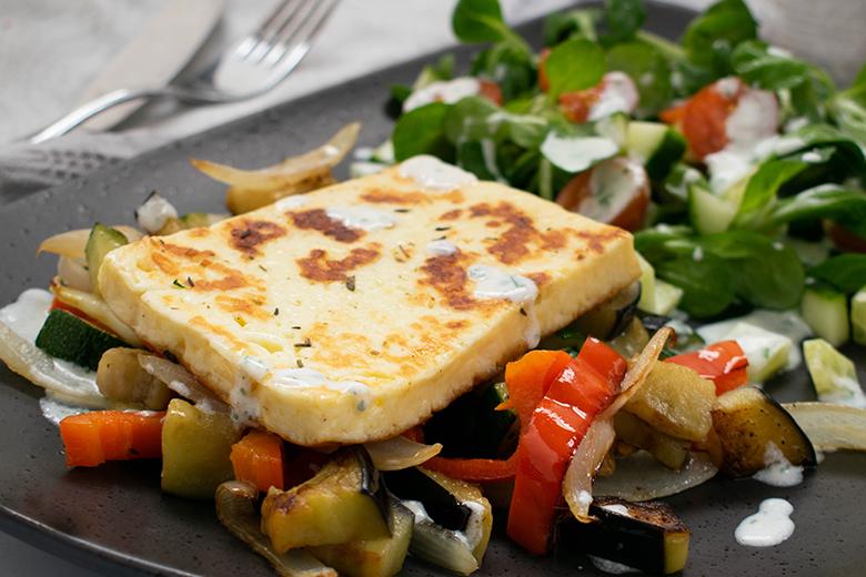 Ofengemüse-Salat mit Halloumi