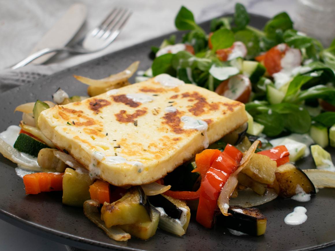 Ofengemüse-Salat mit Halloumi