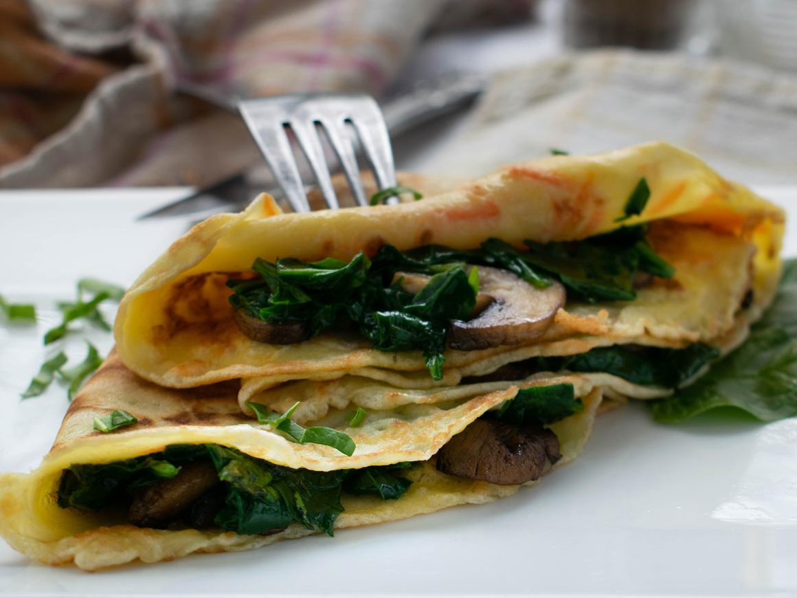 Süßkartoffelpfannkuchen mit Gemüse