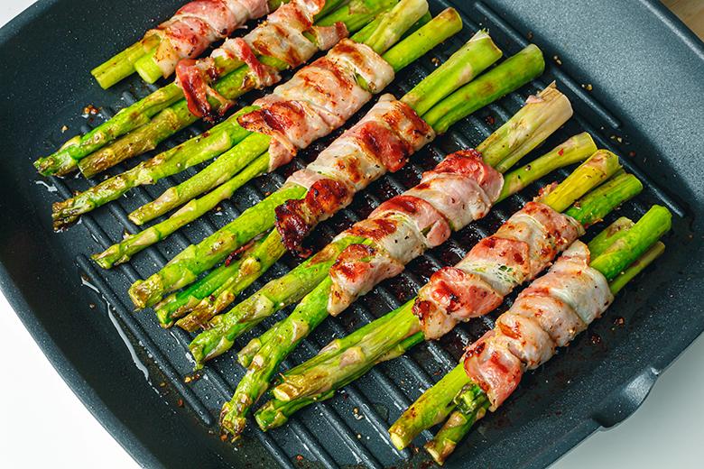 Gegrillter Spargel im Speckmantel