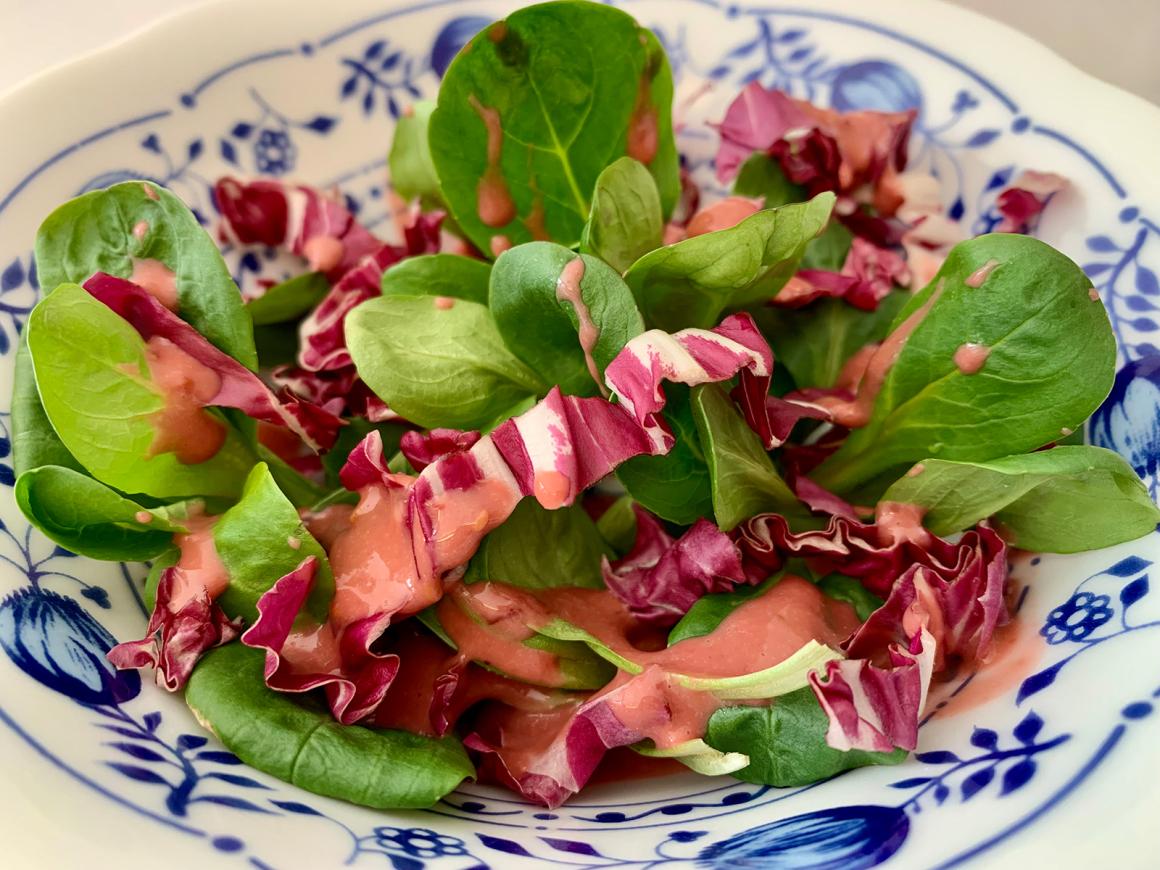 Feldsalat mit fruchtigem Himbeer-Dressing
