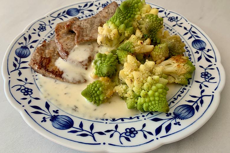 Romanesco mit Kalbsschnitzel und Zitronensoße