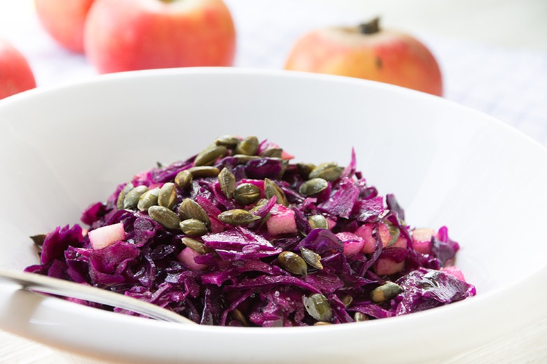 Rotkohlsalat mit Apfel