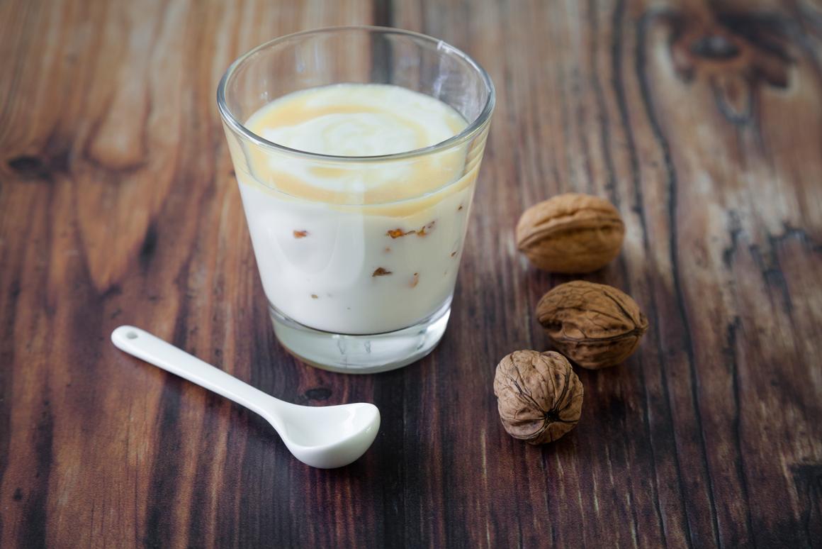 Vanillecreme mit karamellisierten Walnüssen