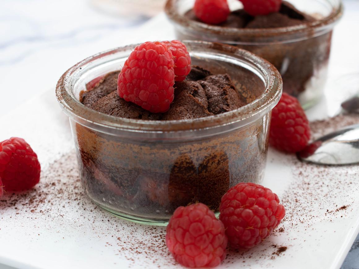 Schokosoufflé mit Himbeeren