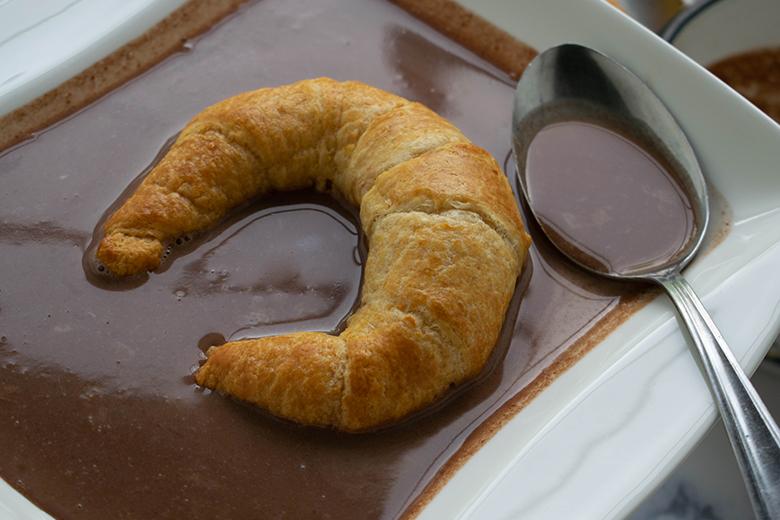 Getränkte Nuss-Nougat-Croissants