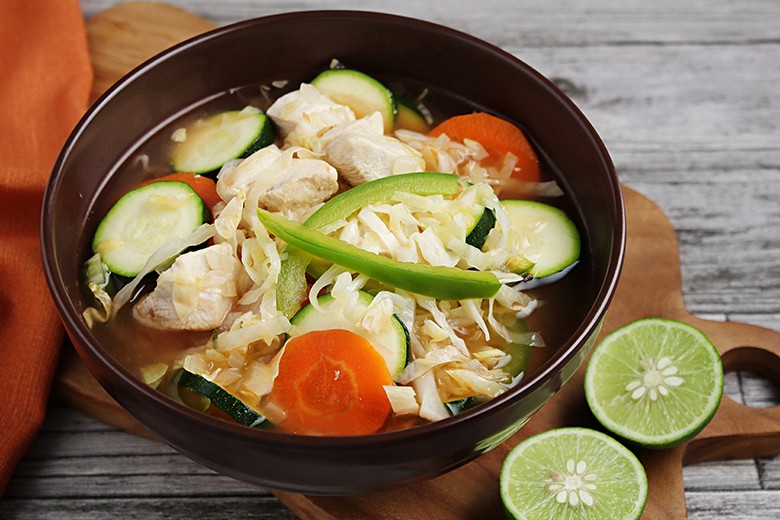 Asiatische Kohlsuppe