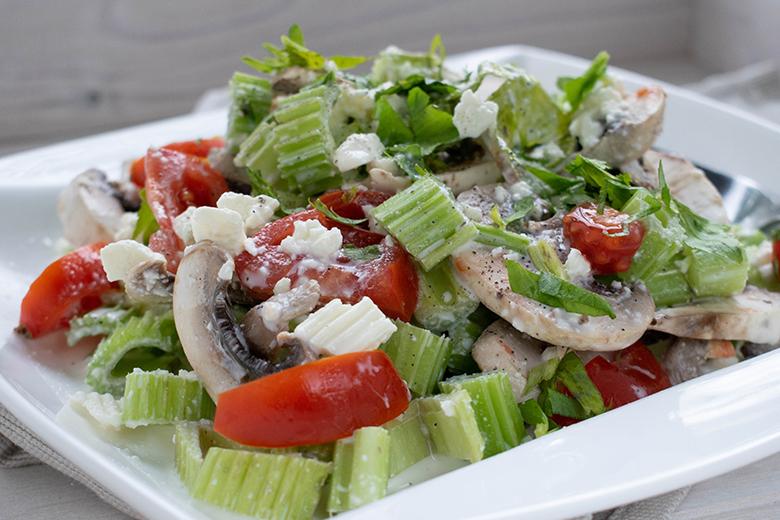 Selleriesalat mit Käsedressing