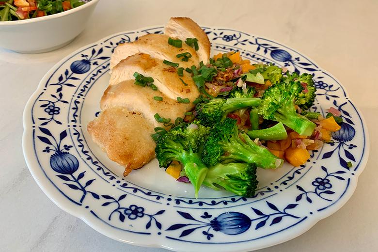 Hähnchenbrustfilet mit gebratenem Brokkoli
