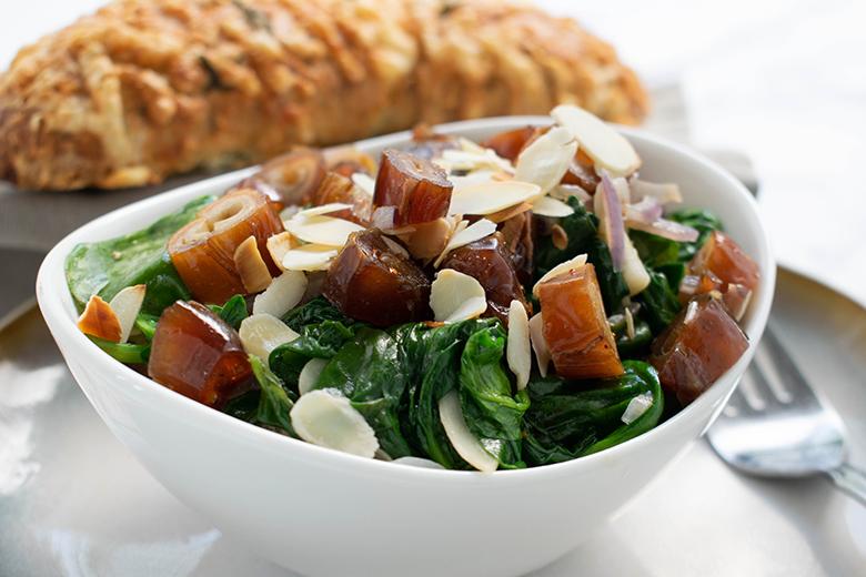 Spinatsalat mit Datteln