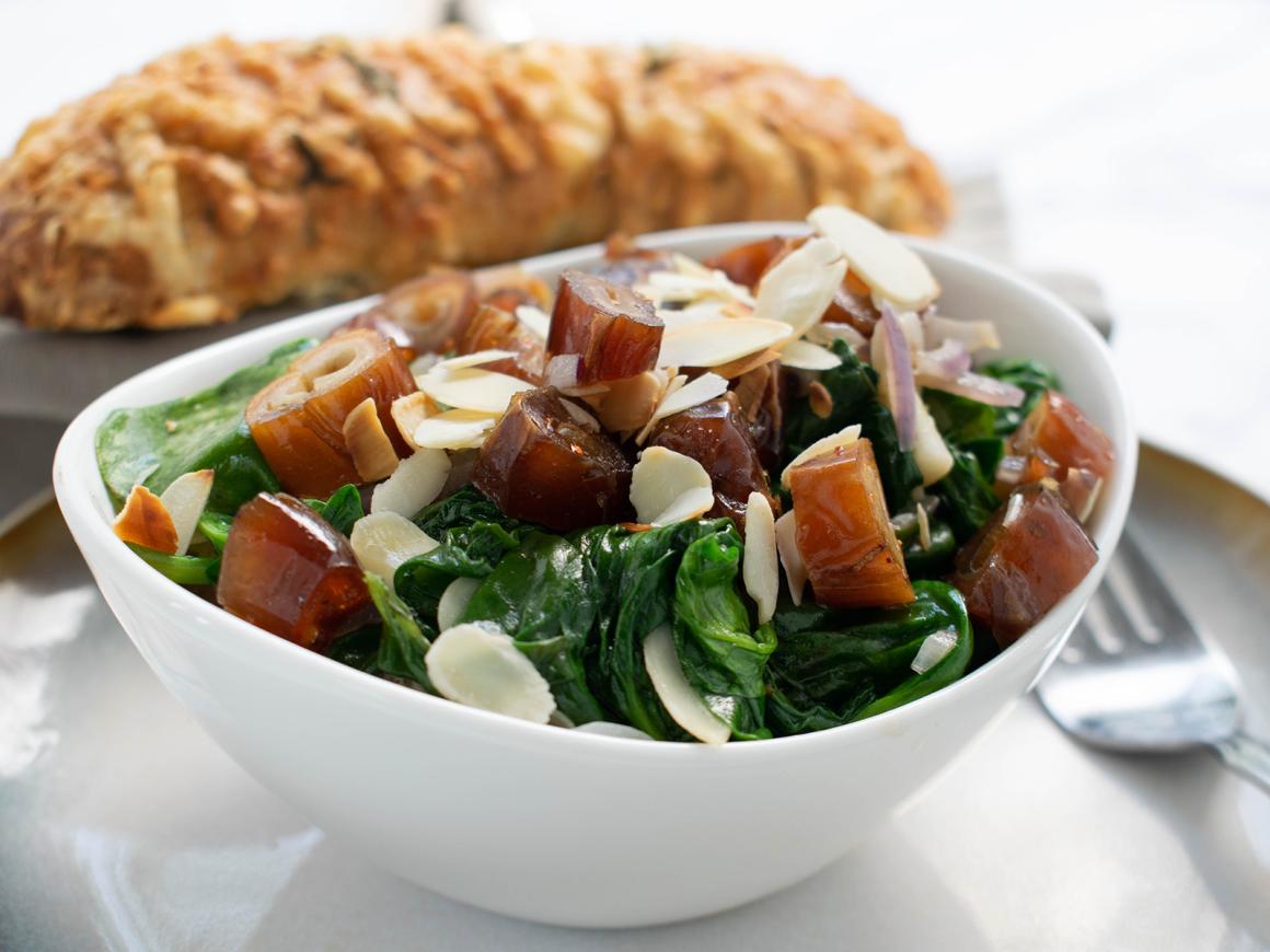 Spinatsalat mit Datteln