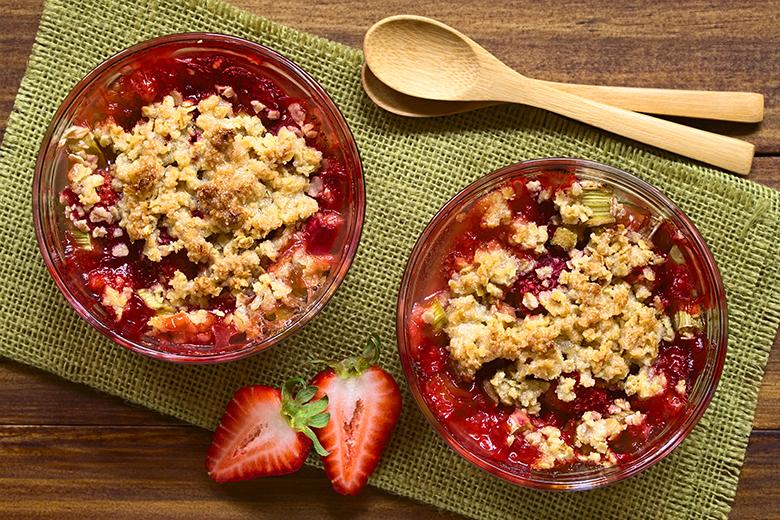 Rhabarber-Erdbeer-Crumble