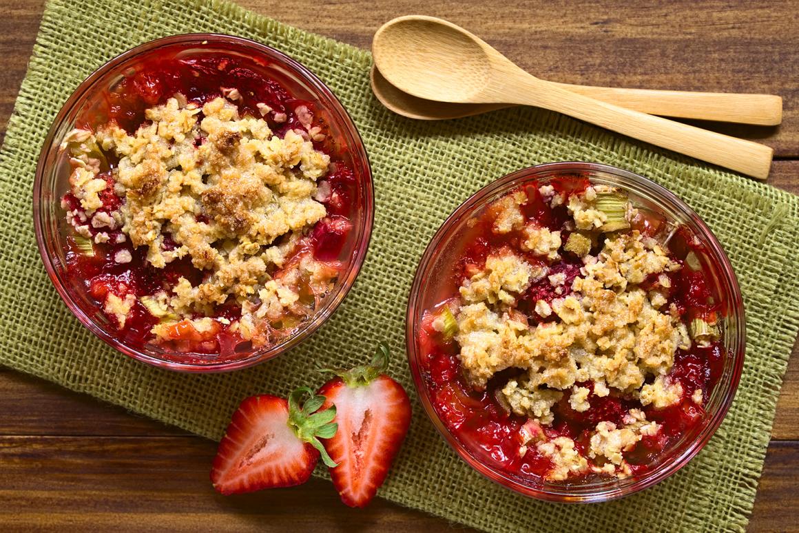 Rhabarber-Erdbeer-Crumble