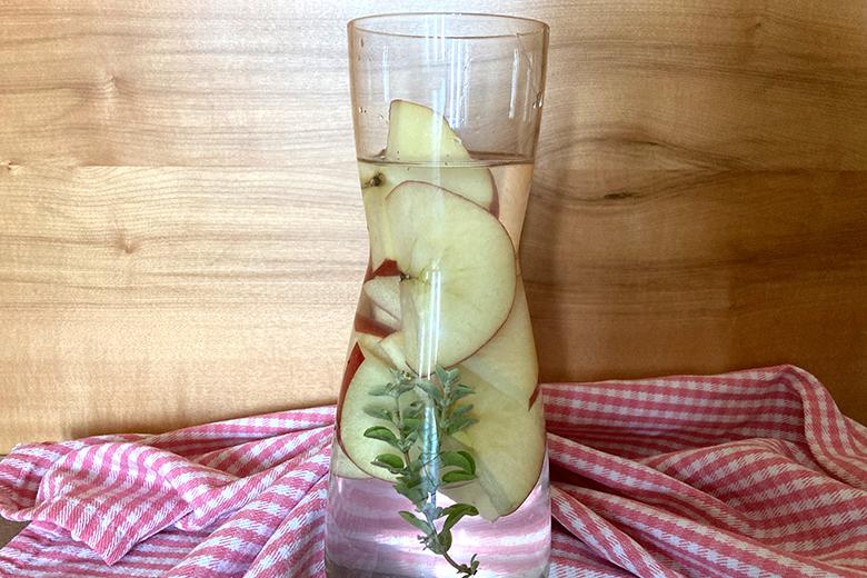 Apfelwasser mit Majoran
