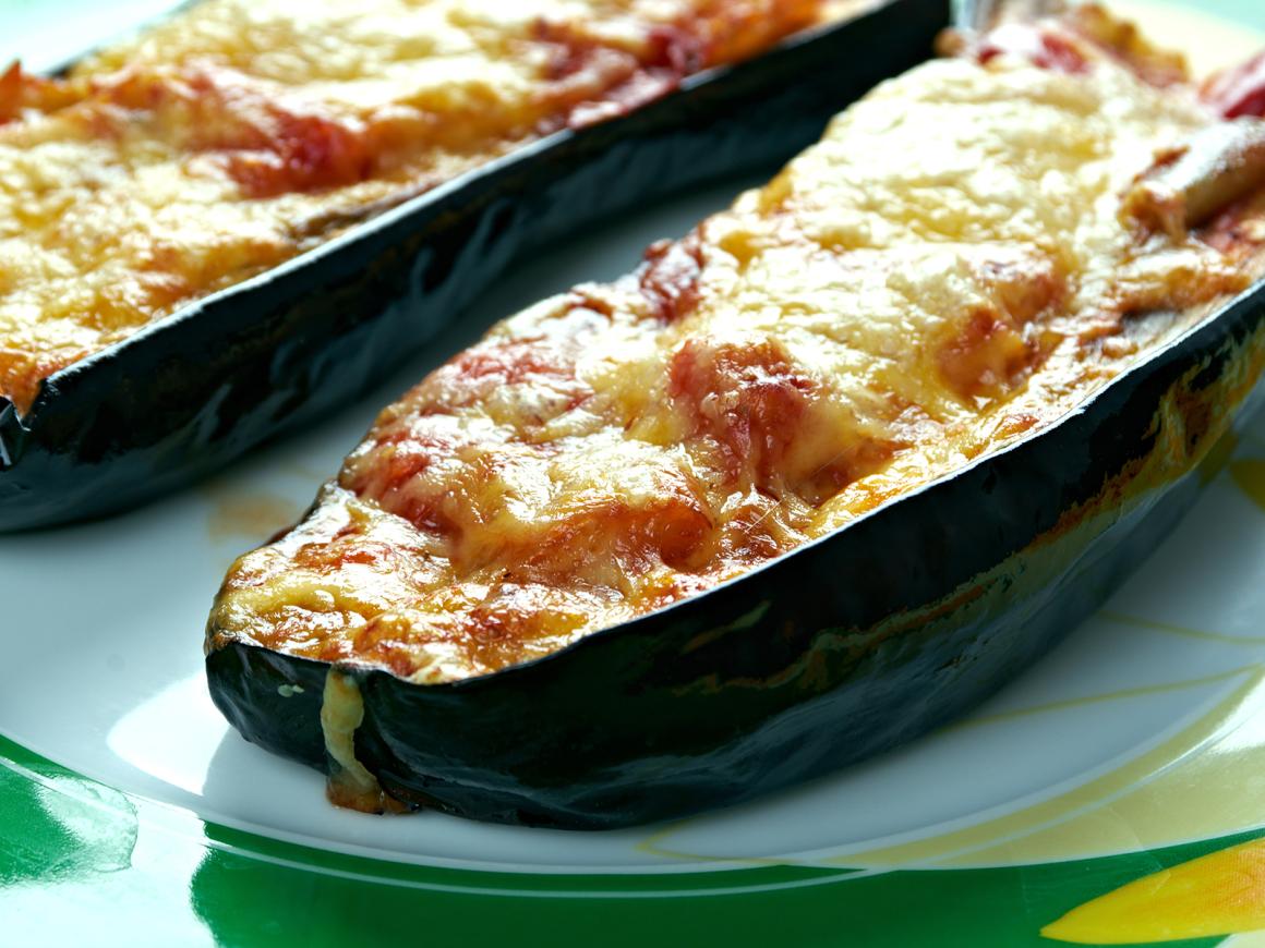 Gefüllte Auberginenschiffchen mit Parmesan