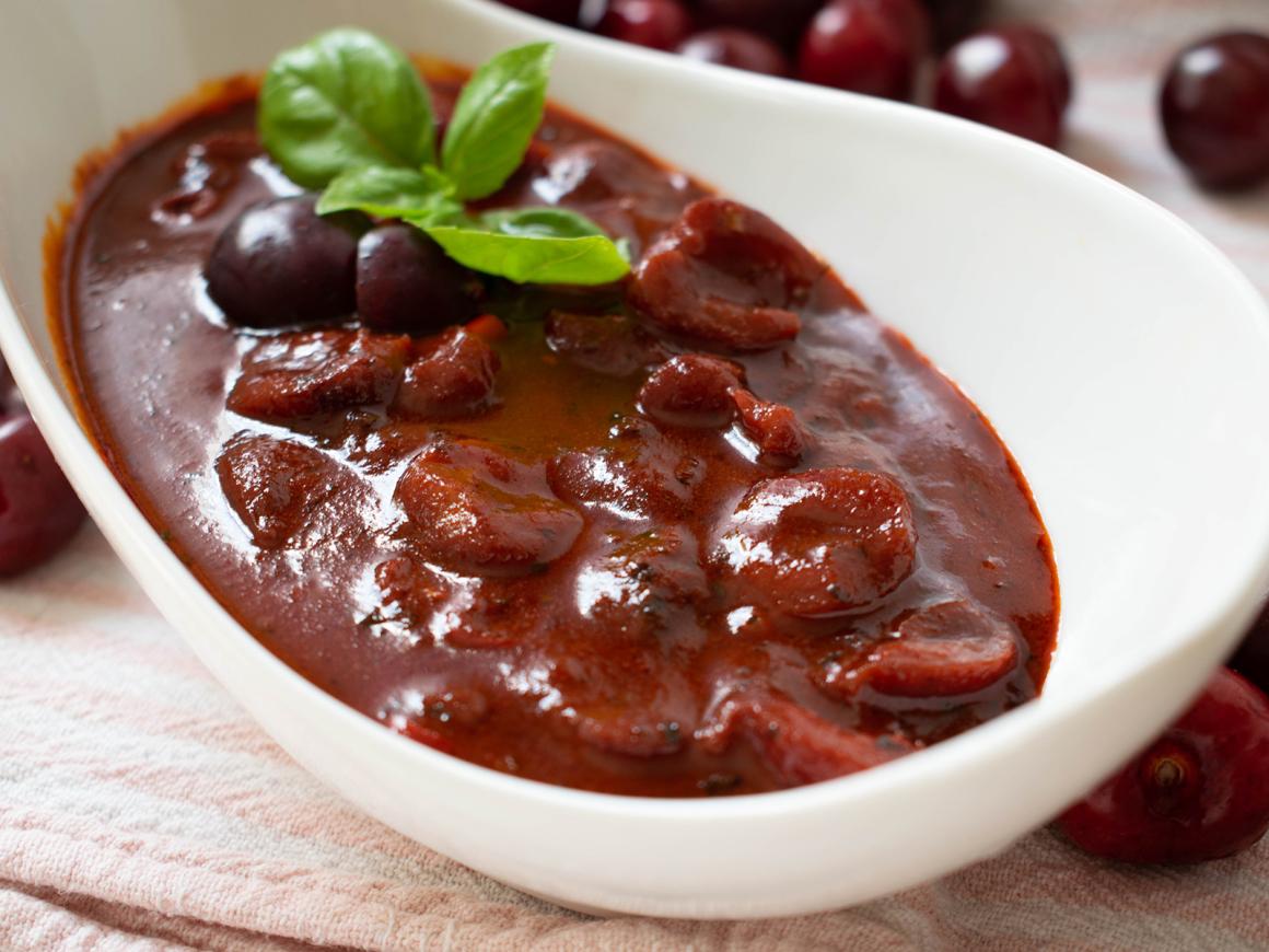 Grillsauce mit Kirschen und Chili