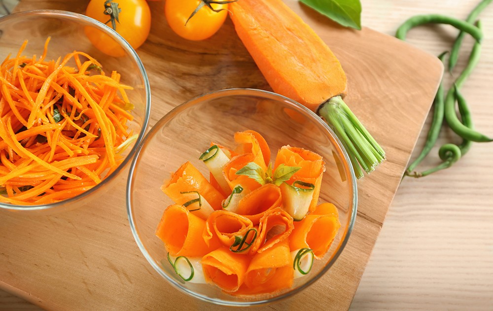 Karotten zählen zu den beliebtesten Gemüsesorten und schmecken sowohl gekocht als auch roh.