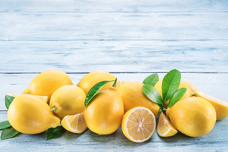 Die Zitrone ist seit Jahrhunderten für ihre gesundheitsfördernden Eigenschaften bekannt.