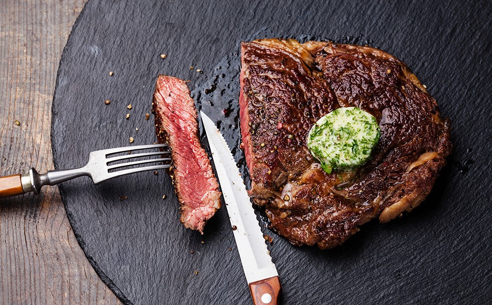 Steaks lassen sich auf dem Heißen Stein gut zubereiten.