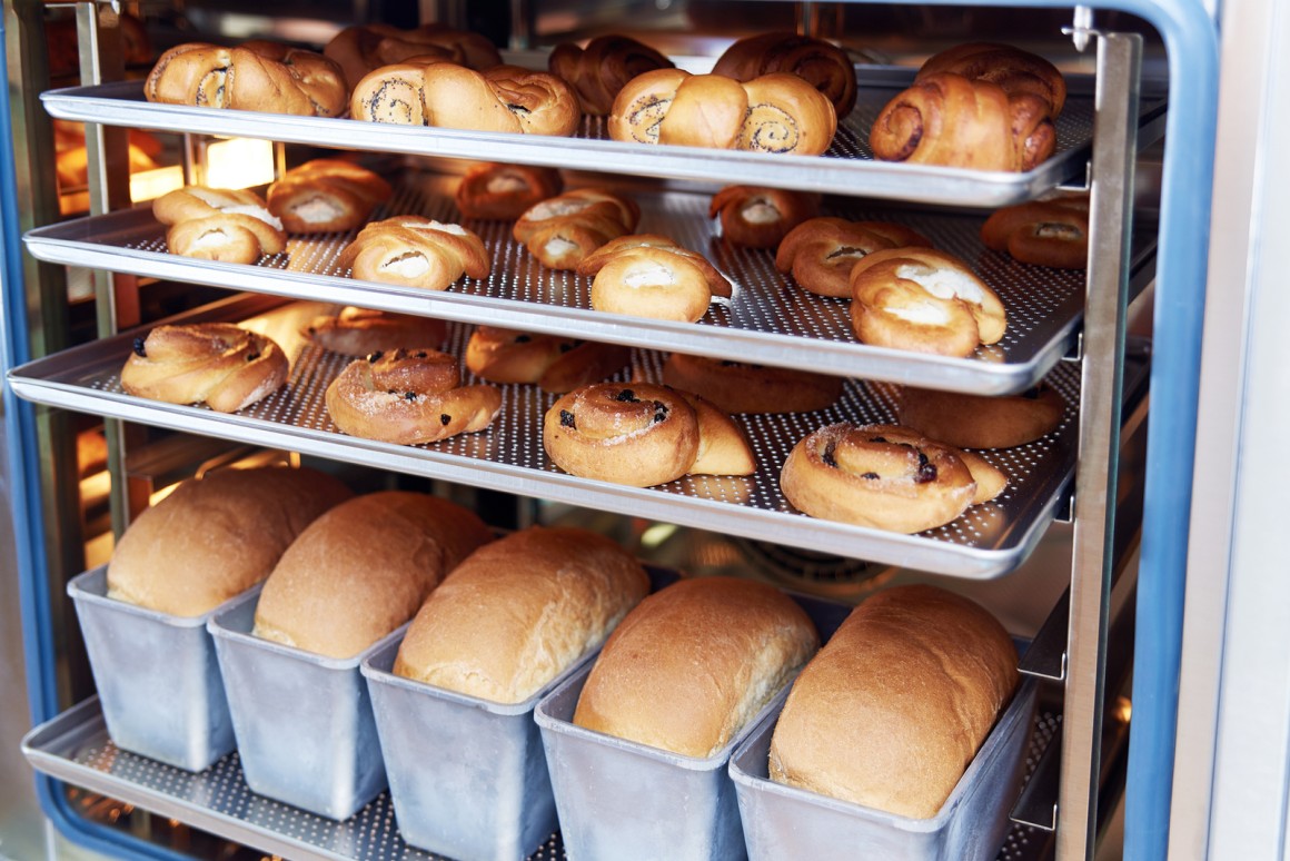 Формы для выпечки хлеба в пекарне