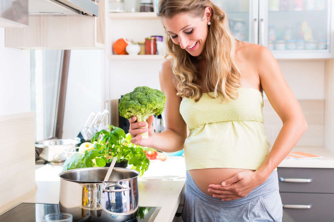Nahrungsmitteln mit einer hohen Nährstoffdichte bei zugleich geringem Energiegehalt sollten in der Schwangerschaft bevorzugt gegessen werden.