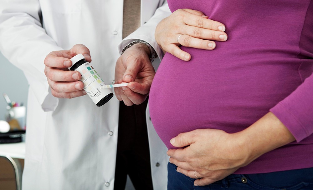 Mithilfe eines Glukosetoleranztests kann Schwangerschaftsdiabetes diagnostiziert werden.