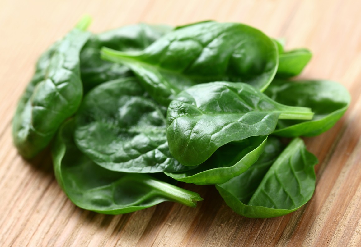 Spinat versorgt den Körper mit vielen gesunden Inhaltsstoffen.