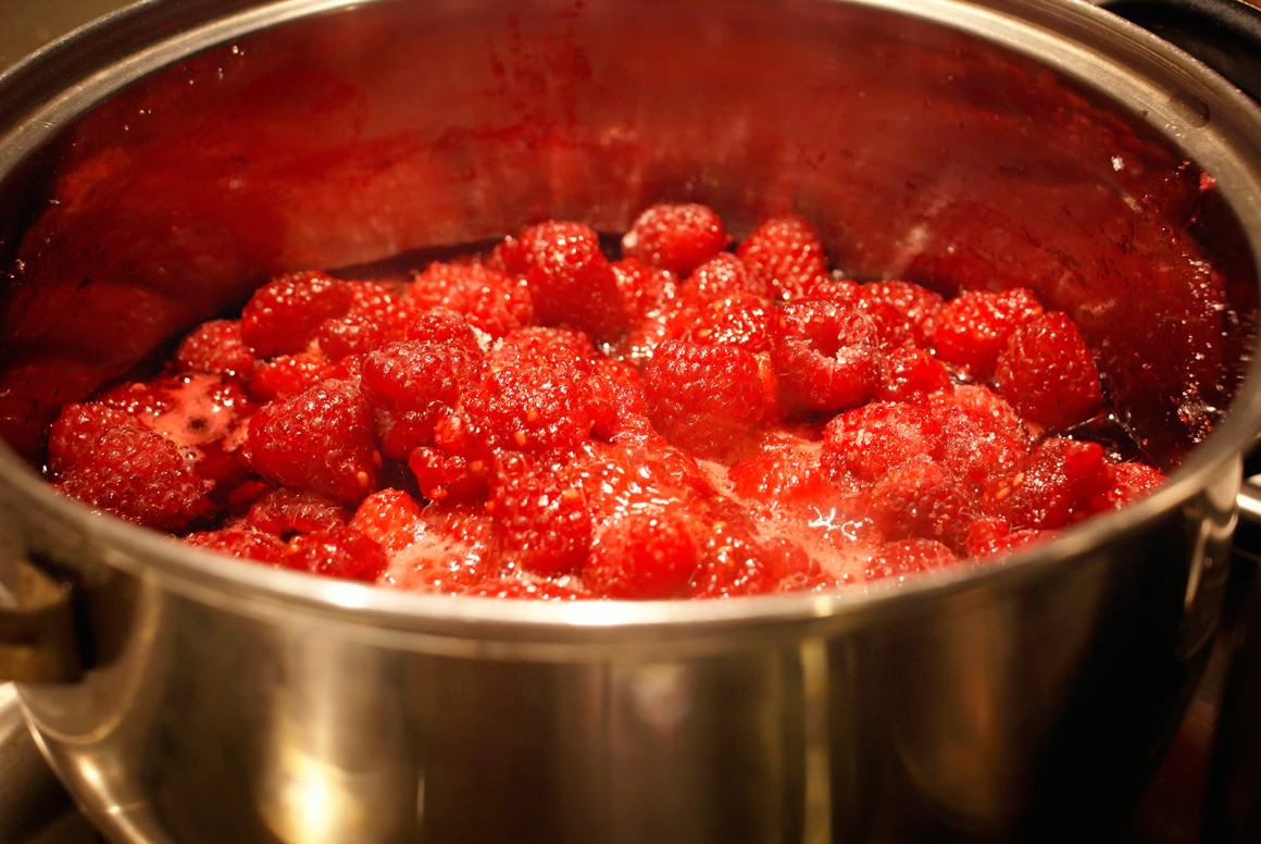 Besonders im Sommer ist die Auswahl an Früchten groß, die zu Marmelade verarbeitet werden können.