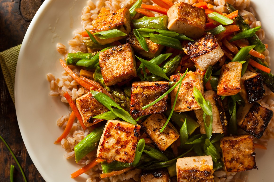 Dieser Tofu sieht nicht nur lecker aus, er schmeckt auch so.