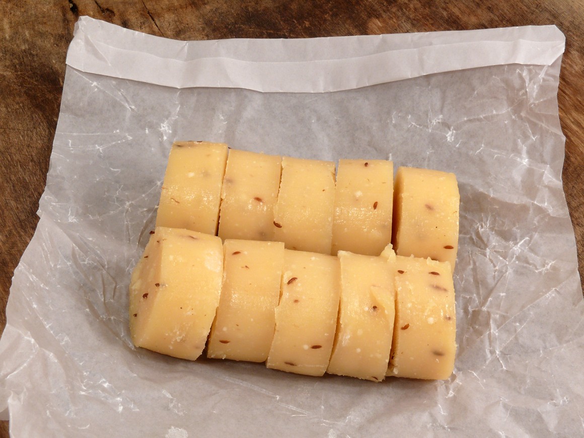 Harzer Käse ist ein fett- sowie kalorienarmer Sauermilchkäse.