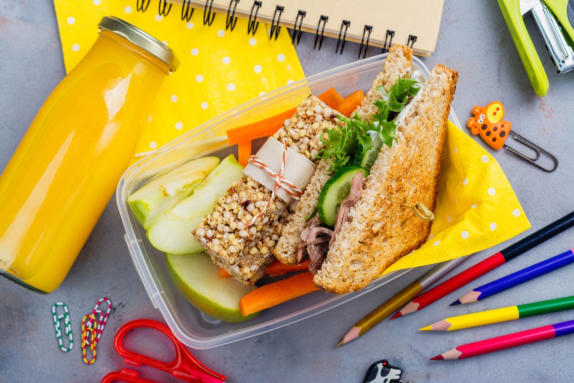 Im Schulalltag sorgen die richtigen Snacks für Konzentration und helfen beim Lernen.