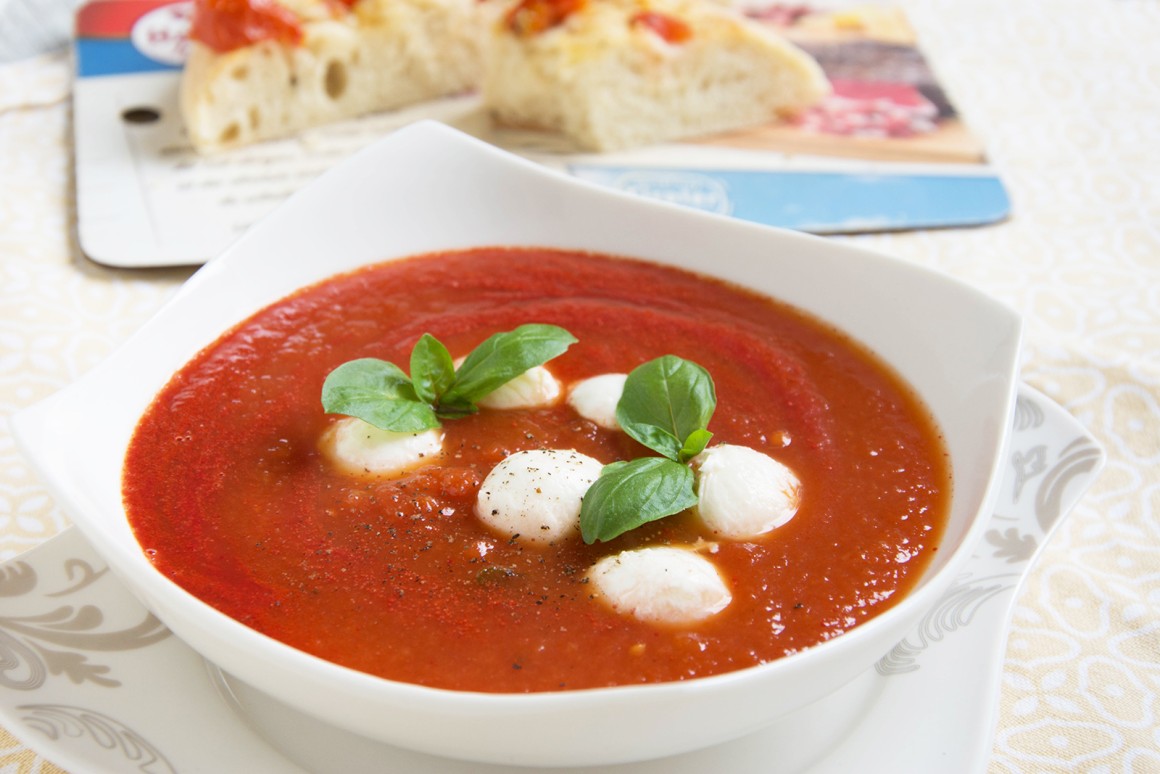 Tomatensuppe mit Mozzarella - Rezept | GuteKueche.de