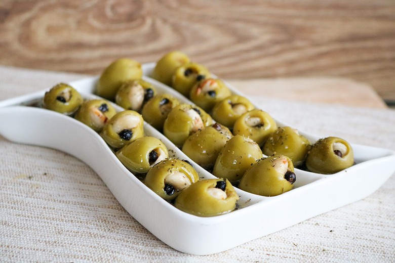 Oliven mit Pfeffermandeln